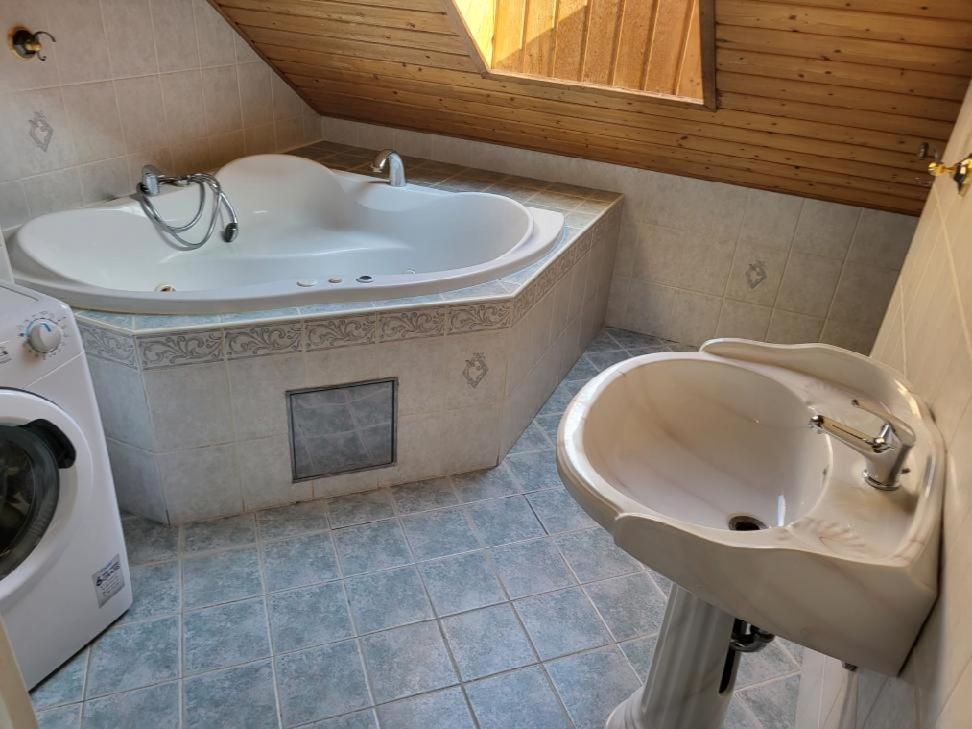 Sunflower Prague Apartments And Suites المظهر الخارجي الصورة